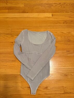 Abercrombie & Fitch Light Gray Long-Sleeve Scoop Neck Bodysuit